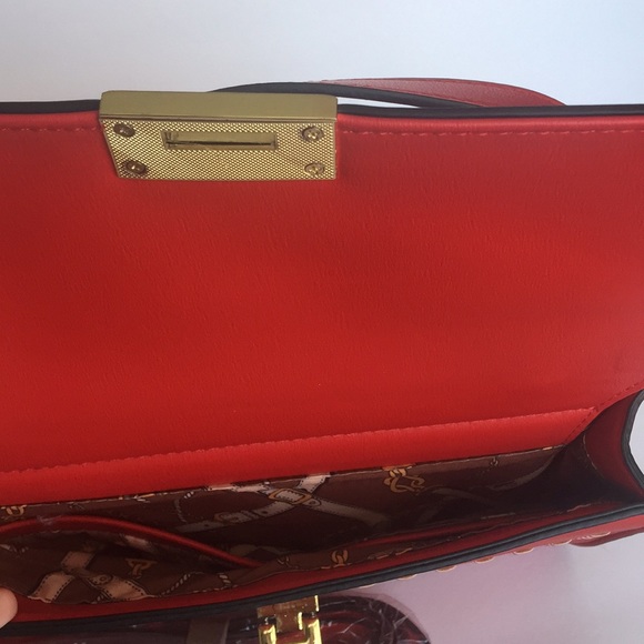 Red Handbag - Picture 2 of 8